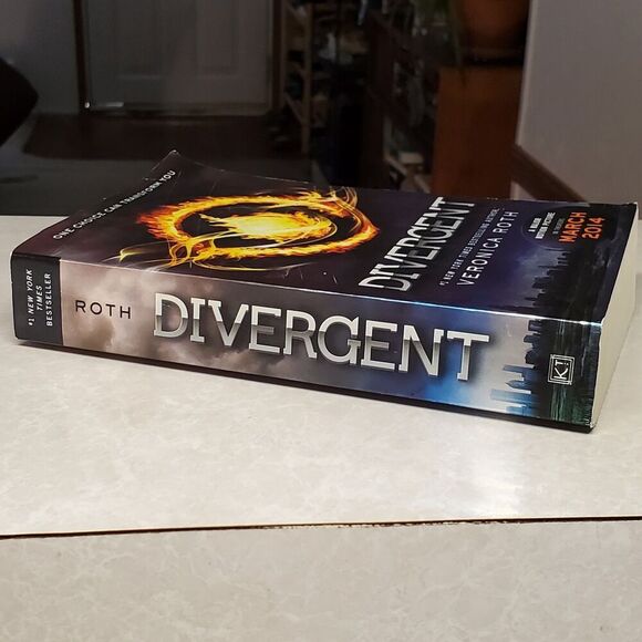 Divergent by Veronica Roth (2012, Paperback) - Picture 4 of 7